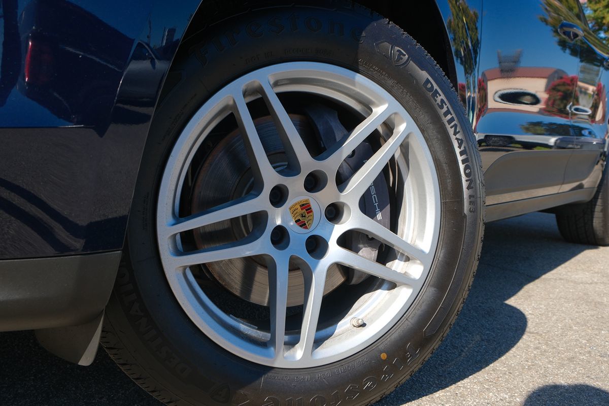 2021 Porsche Macan Base photo 46