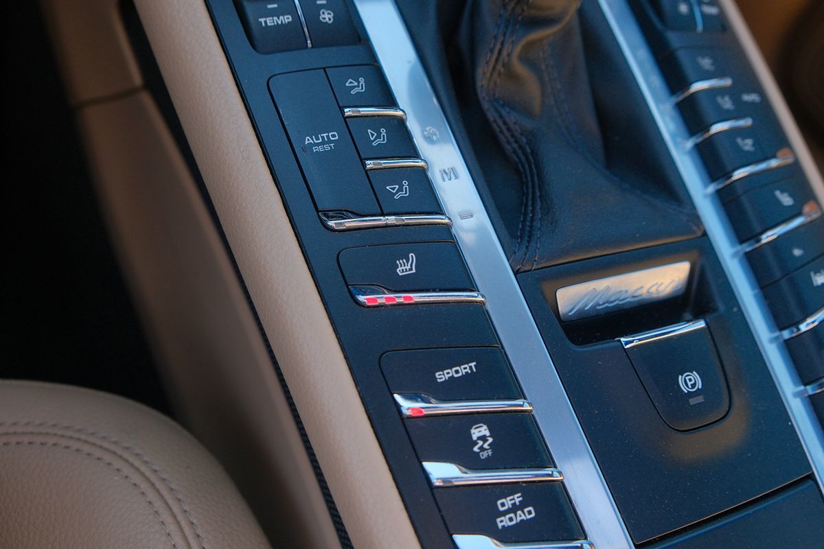 2021 Porsche Macan Base photo 26