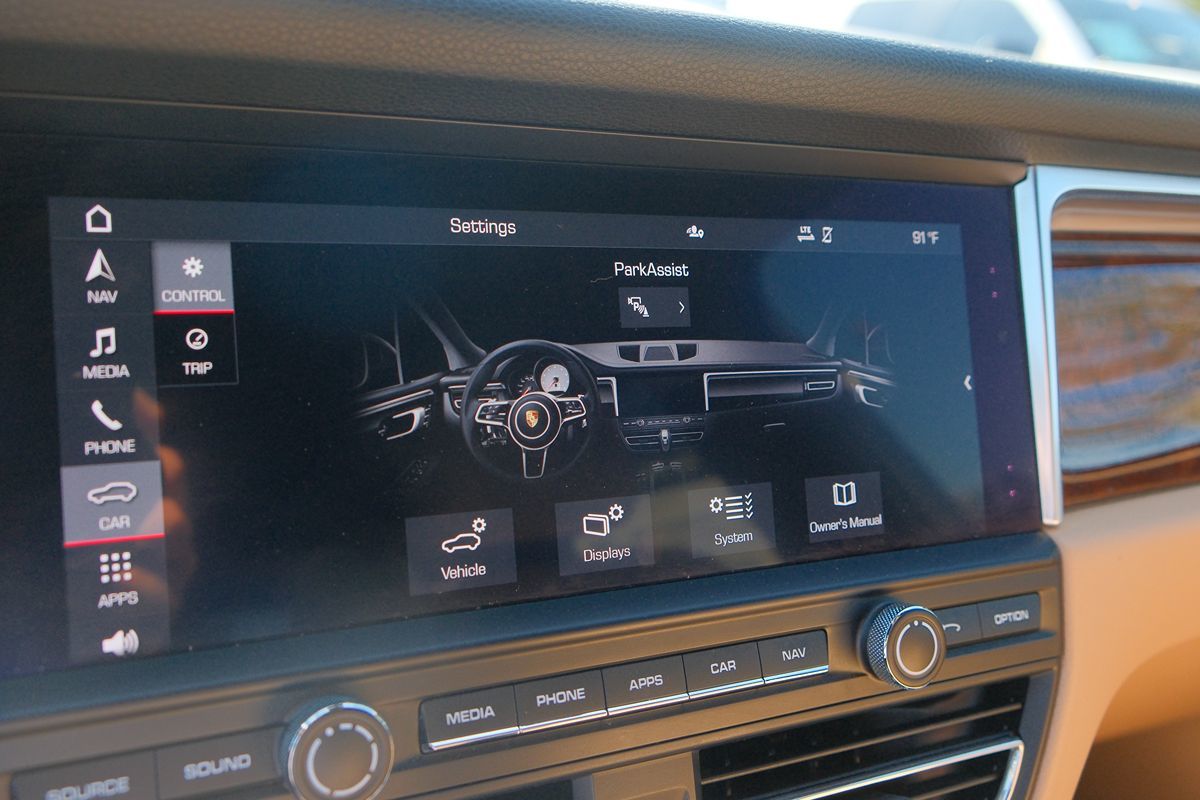 2021 Porsche Macan Base photo 22