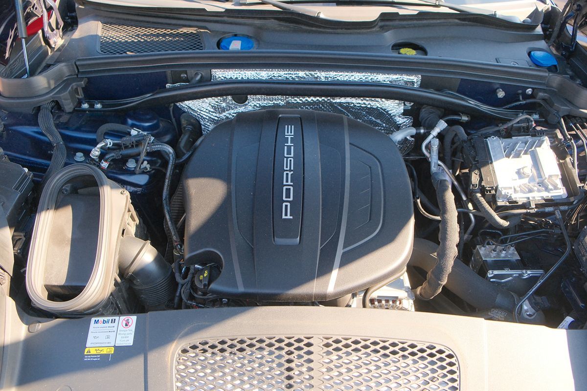2021 Porsche Macan Base photo 10