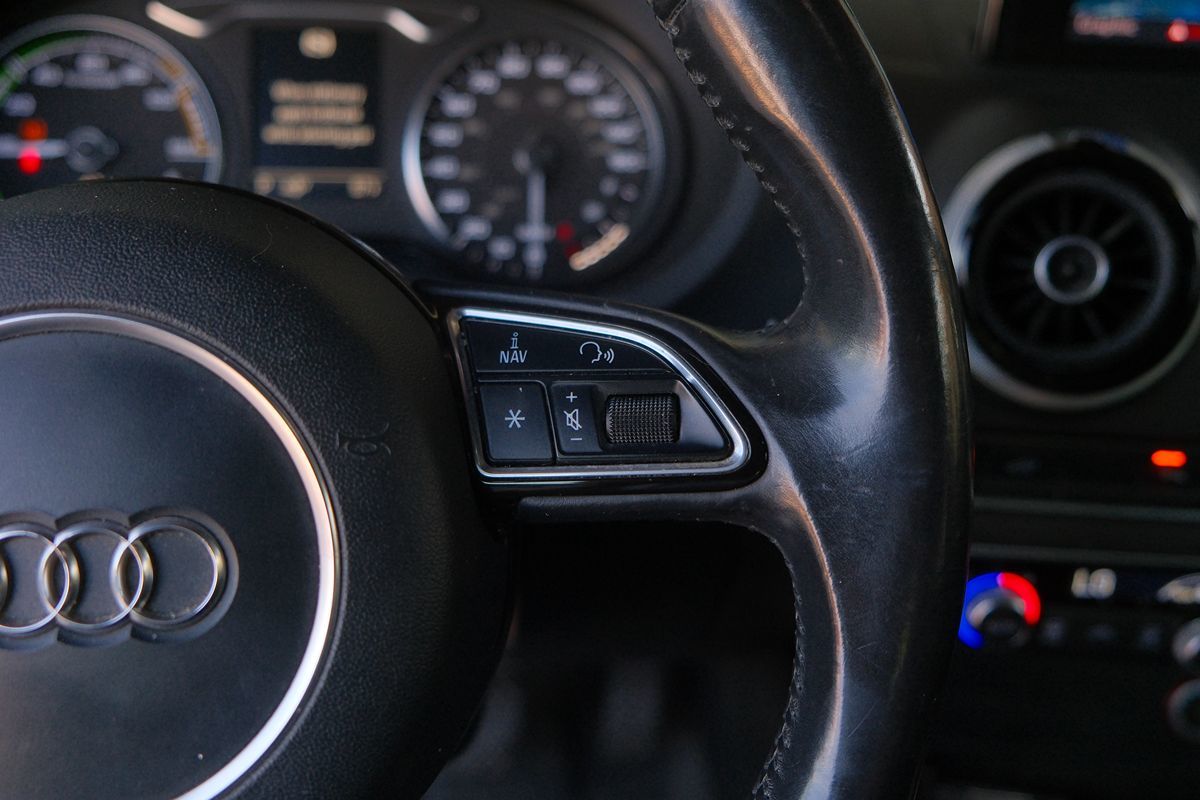 2016 Audi A3 E-tron Premium photo 17