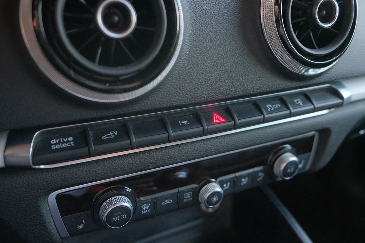 2016 Audi A3 E-tron Premium photo 21