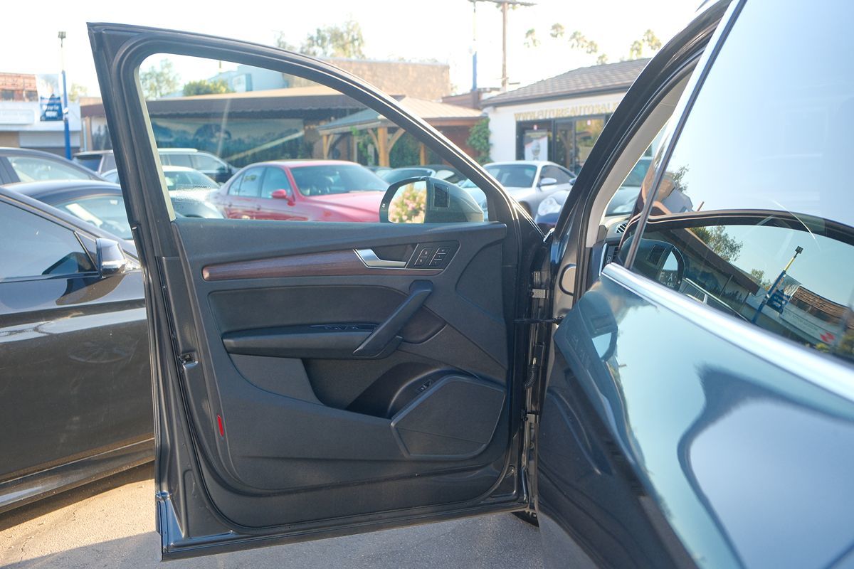 2022 Audi Q5 S line Premium photo 10