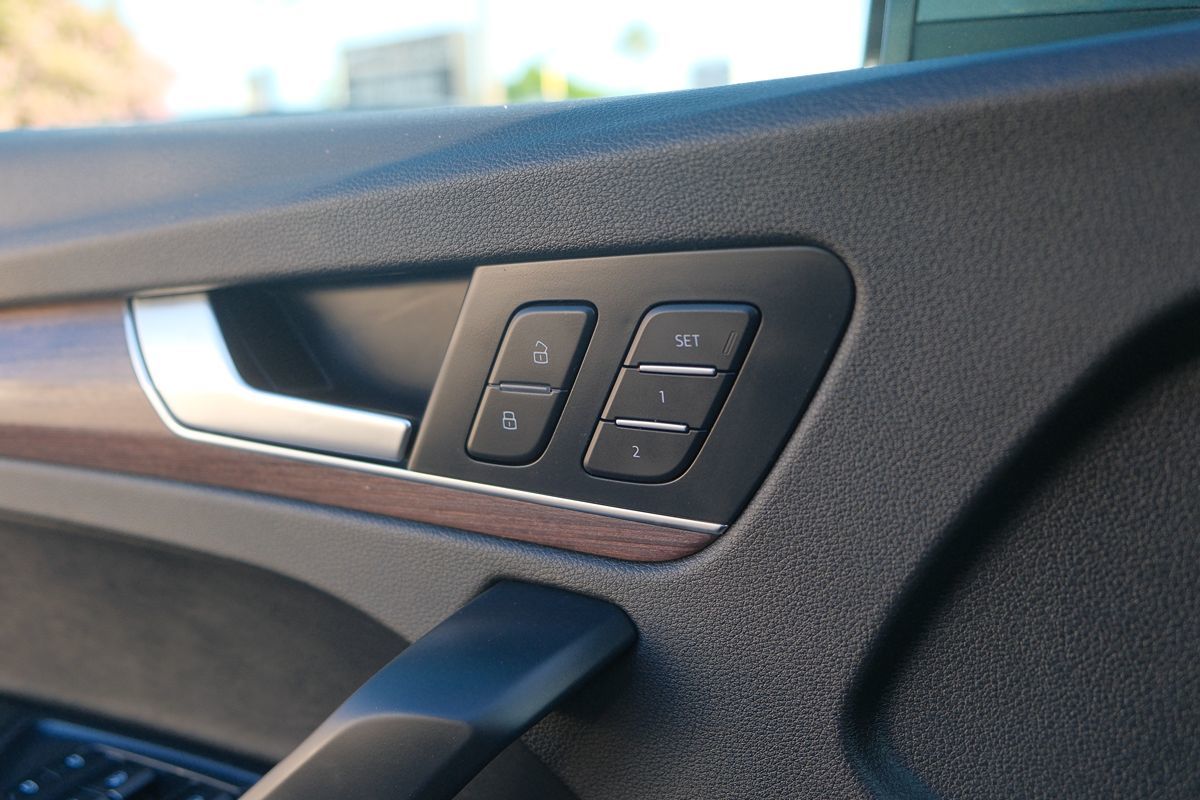 2022 Audi Q5 S line Premium photo 11
