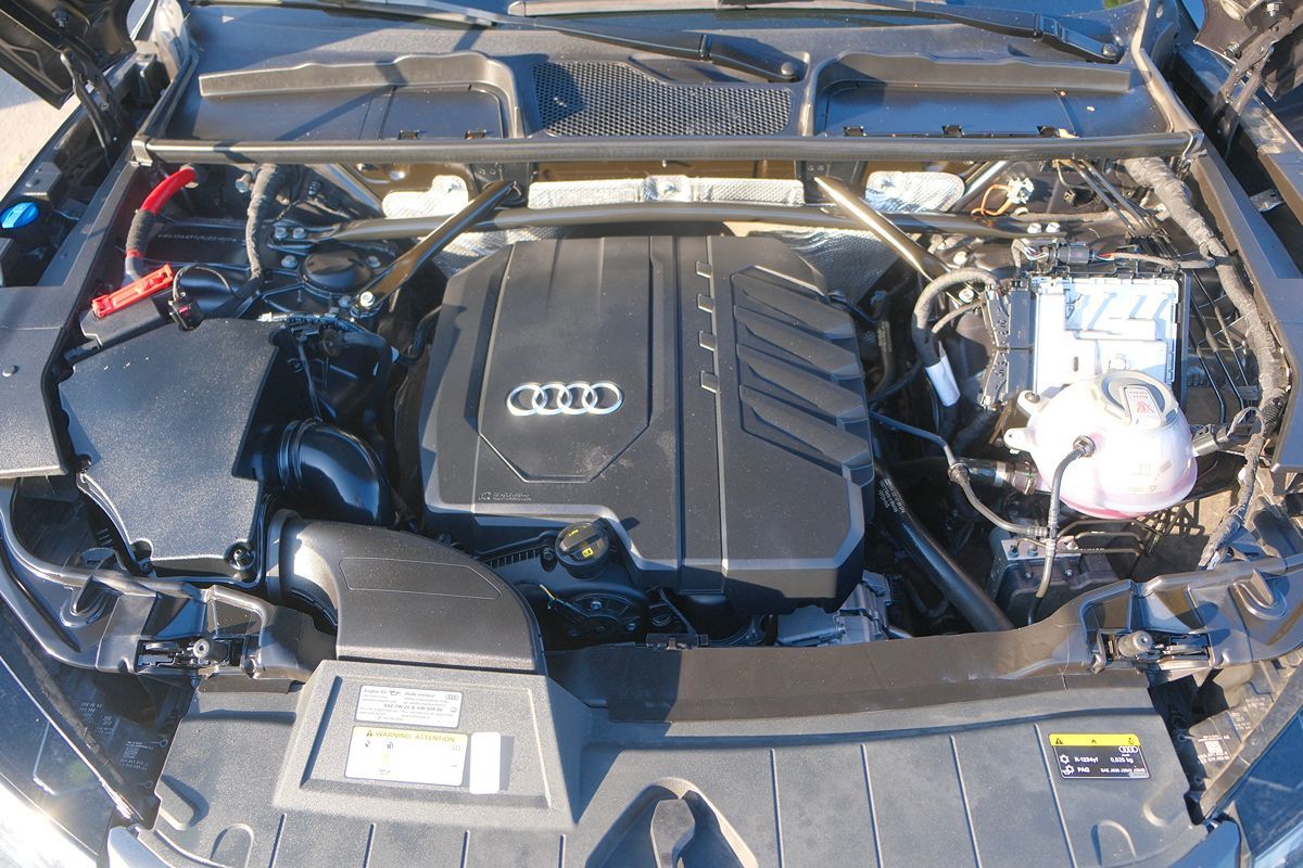 2022 Audi Q5 S line Premium photo 9