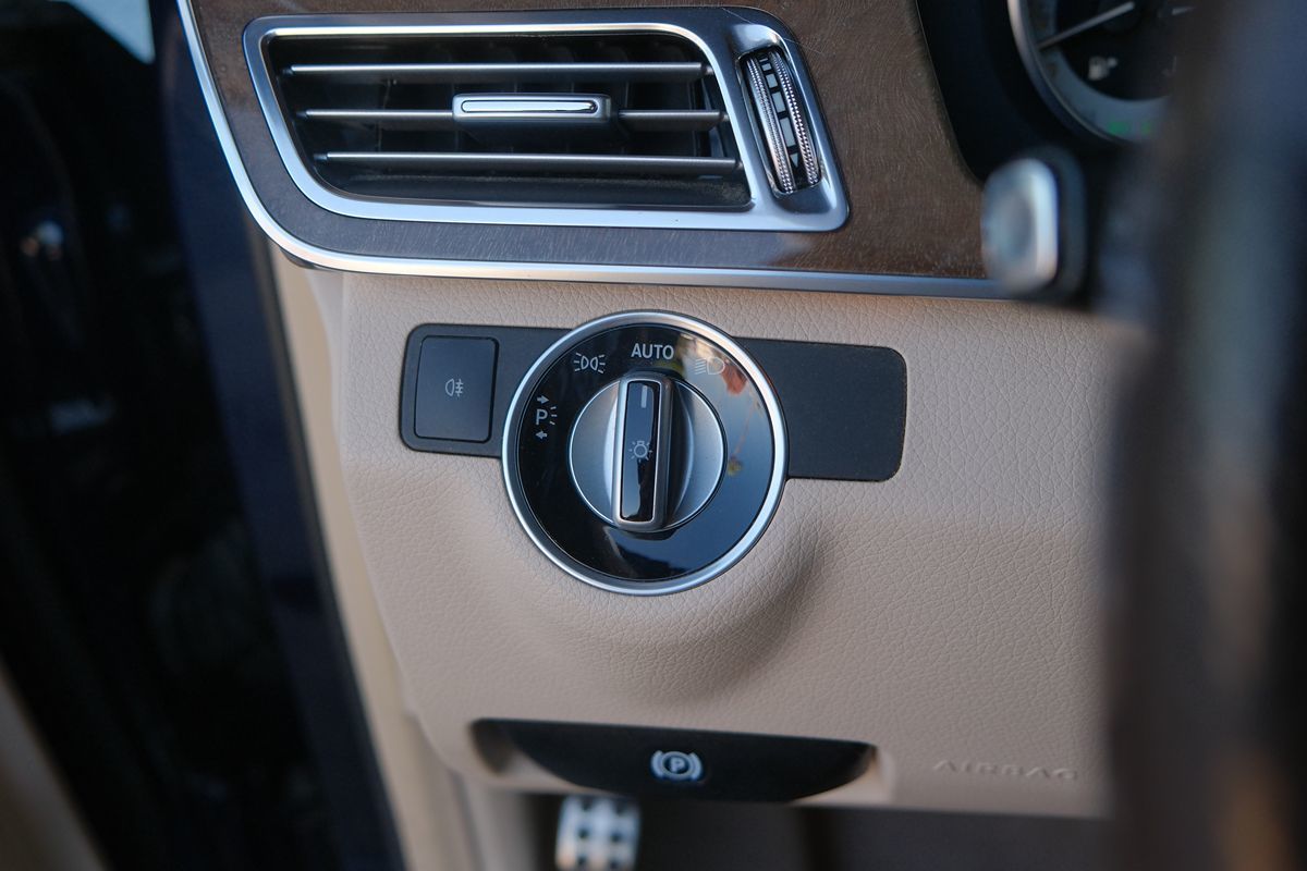 2016 Mercedes Benz E 250 BlueTEC Sport Sedan photo 9