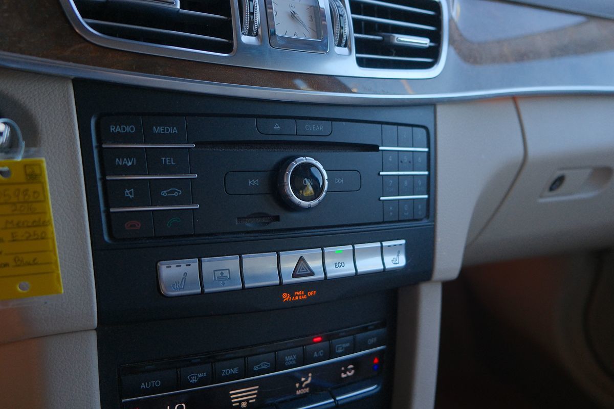 2016 Mercedes Benz E 250 BlueTEC Sport Sedan photo 17