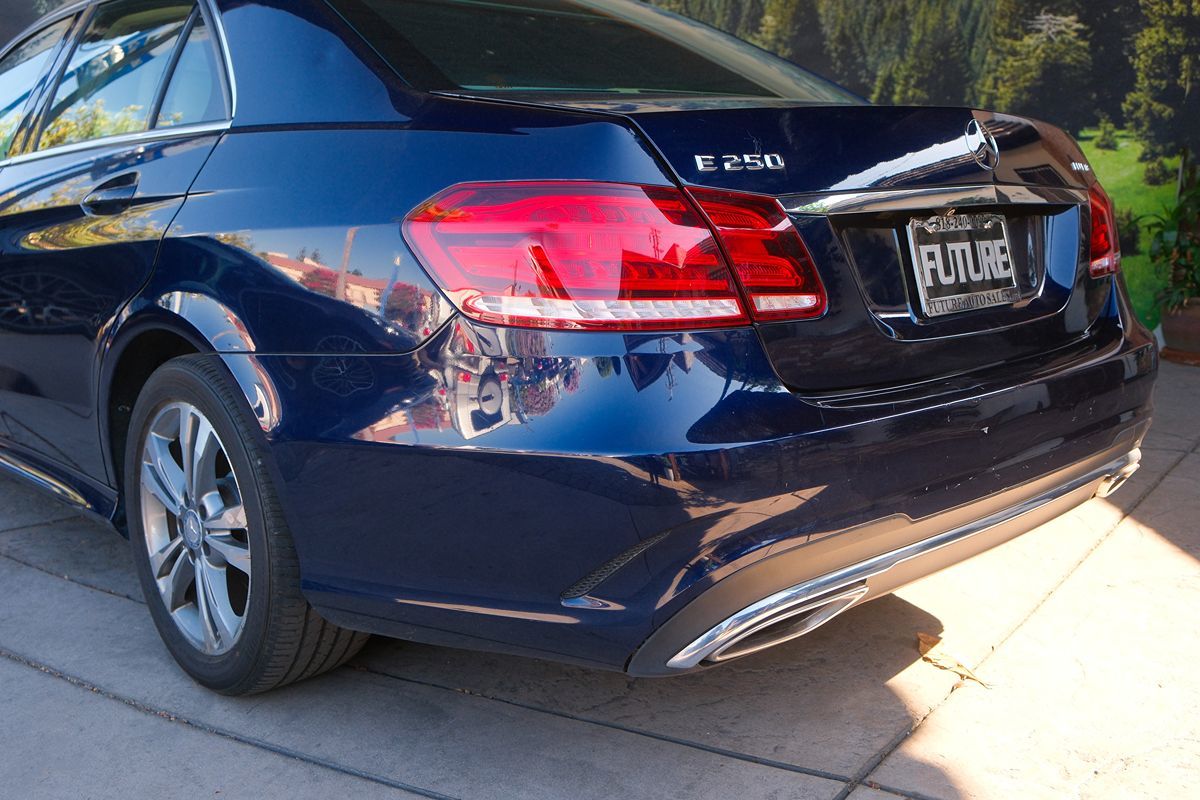 2016 Mercedes Benz E 250 BlueTEC Sport Sedan photo 32