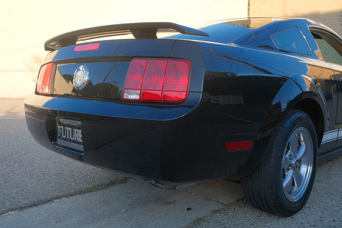2006 Ford Mustang photo 24