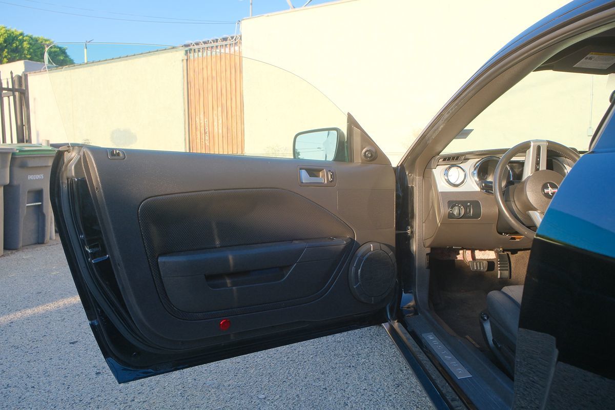 2006 Ford Mustang photo 9