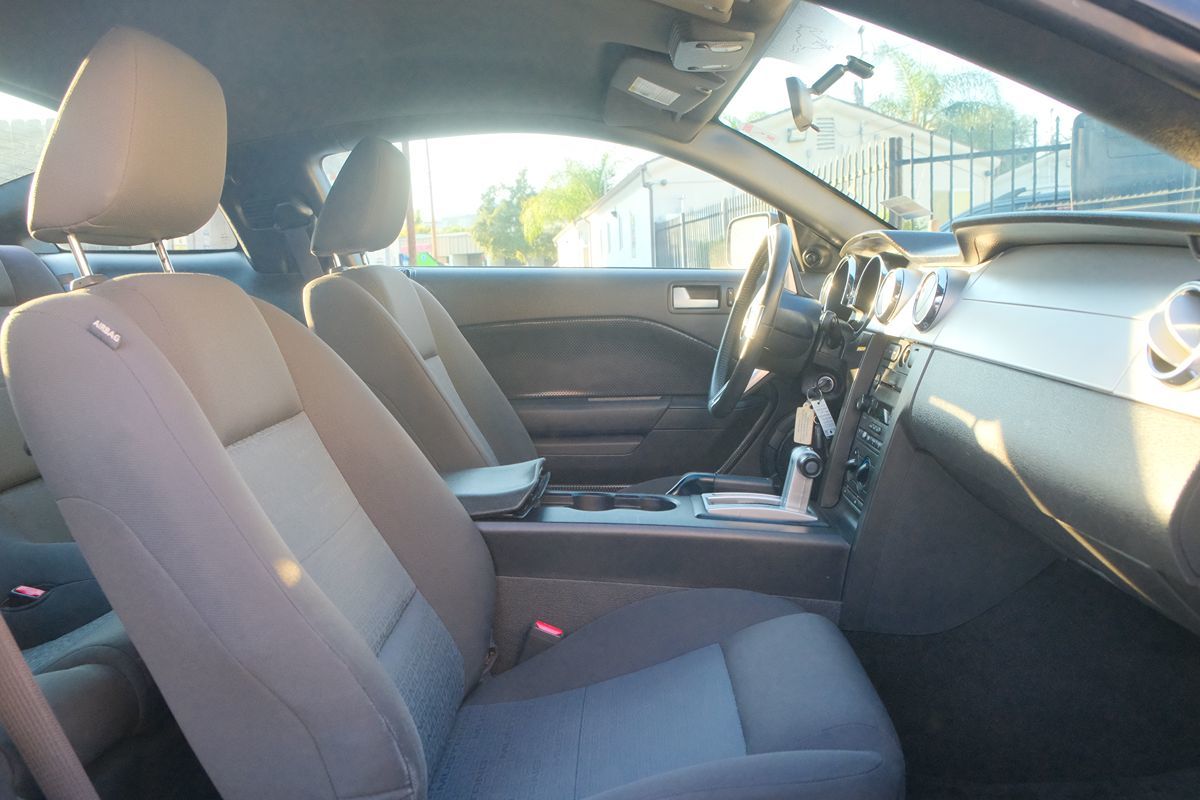 2006 Ford Mustang photo 19