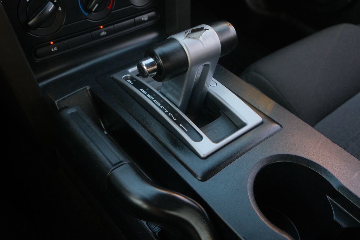 2006 Ford Mustang photo 17