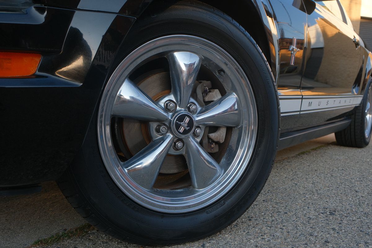 2006 Ford Mustang photo 29