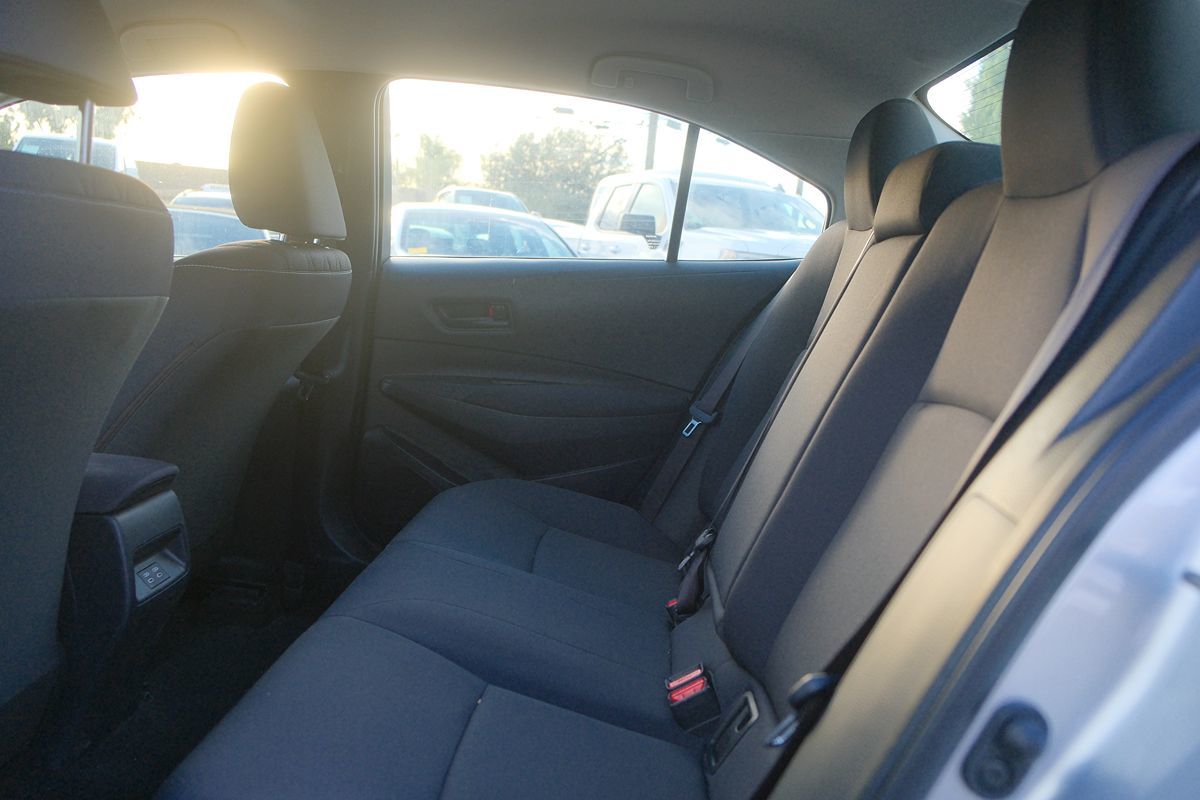 2023 Toyota Corolla Hybrid LE photo 31