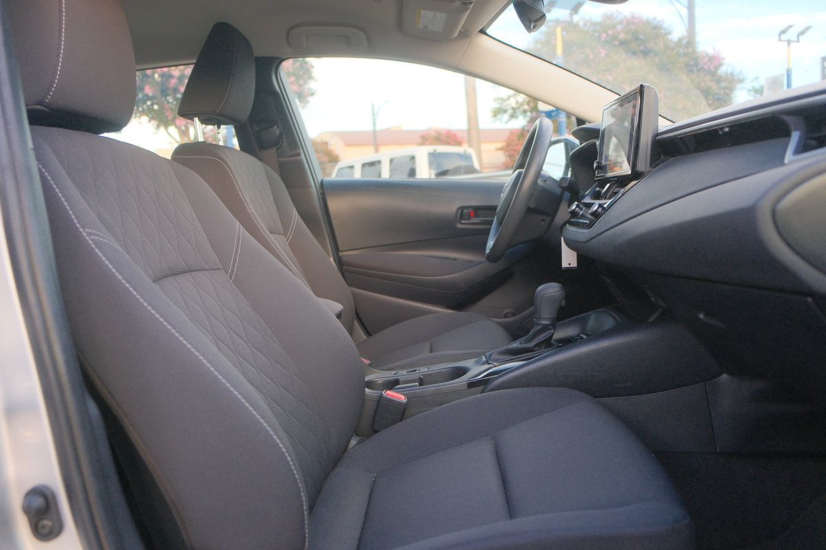 2023 Toyota Corolla Hybrid LE photo 25