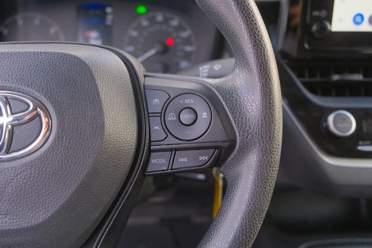 2023 Toyota Corolla Hybrid LE photo 17