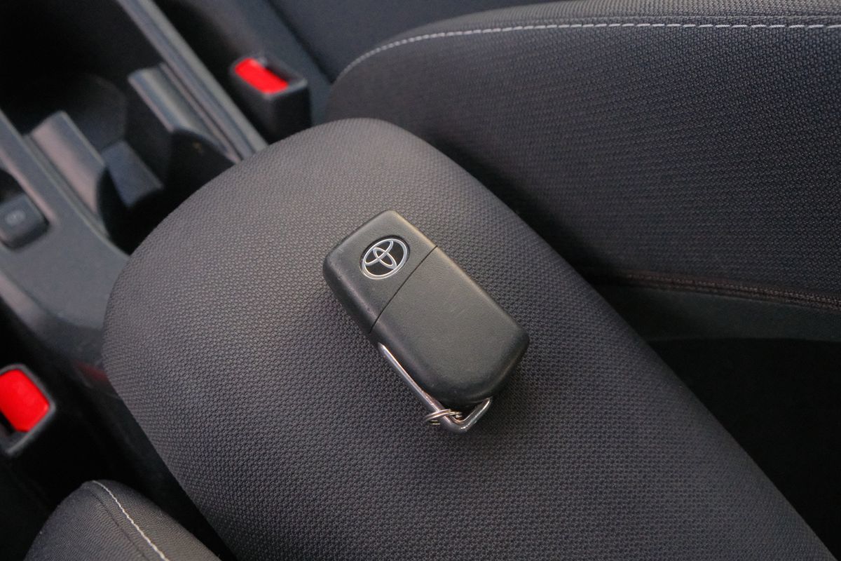 2023 Toyota Corolla Hybrid LE photo 9