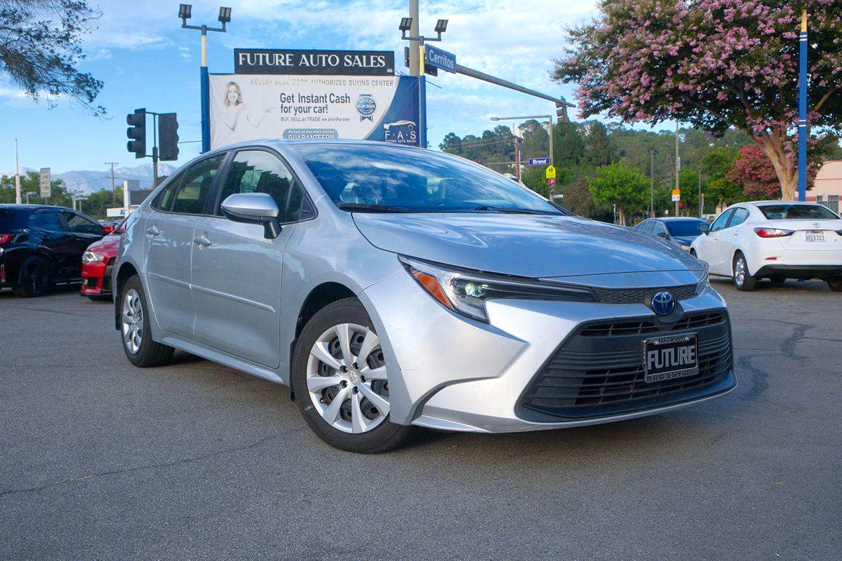 2023 Toyota Corolla Hybrid LE photo 3