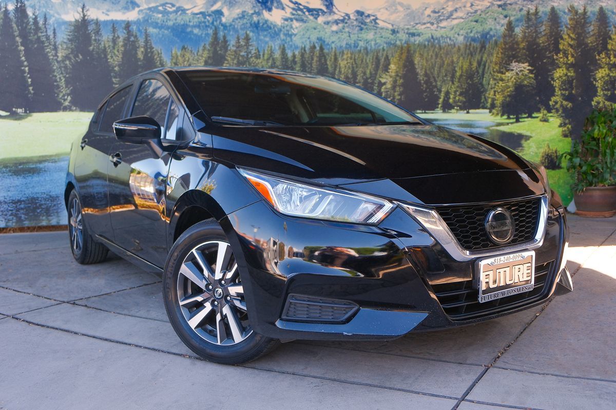 2021 Nissan Versa SV photo 3