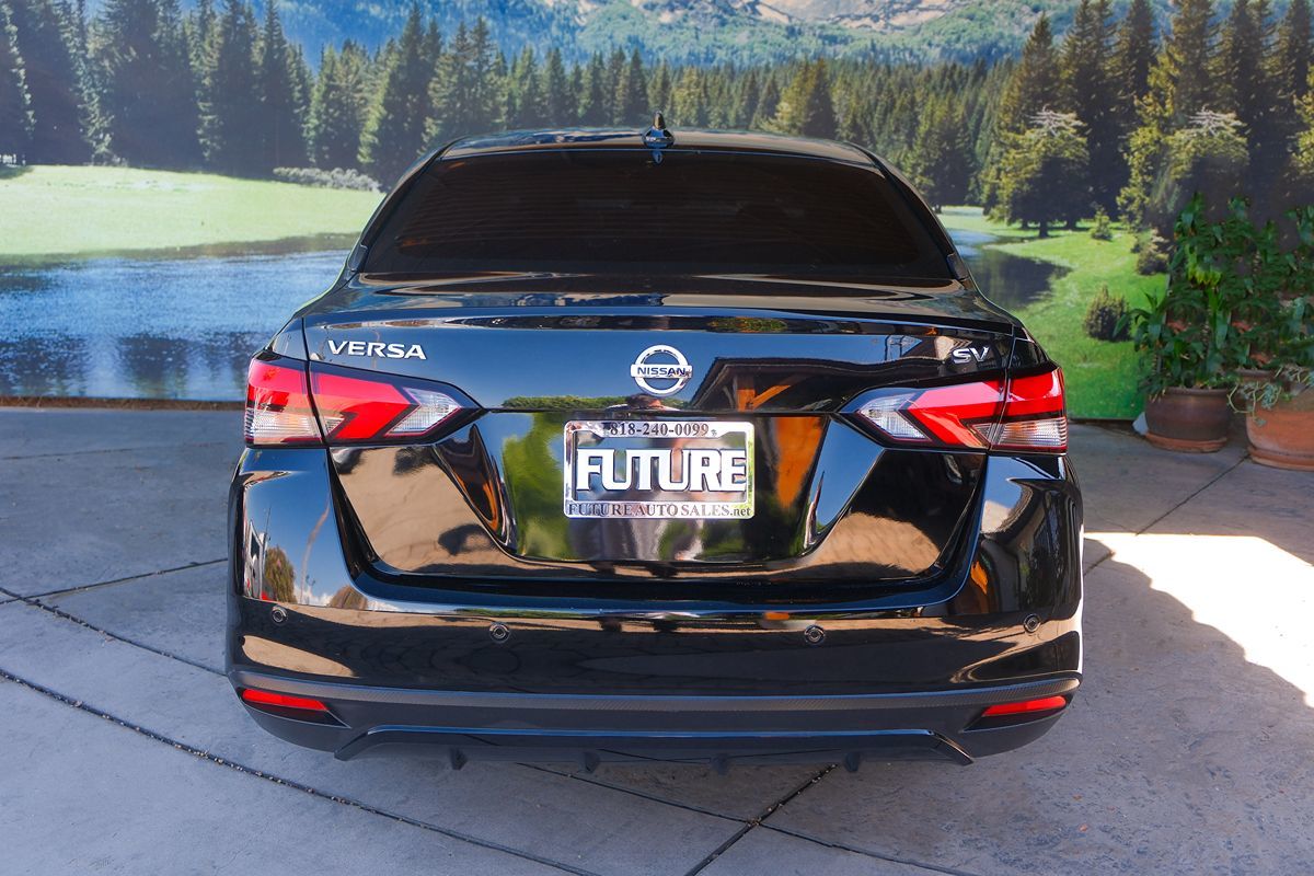 2021 Nissan Versa SV photo 5