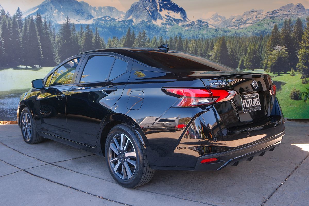 2021 Nissan Versa SV photo 4