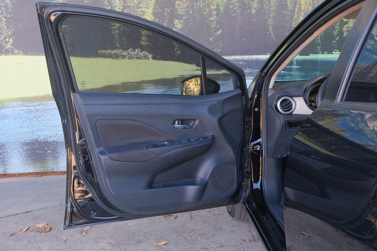 2021 Nissan Versa SV photo 11
