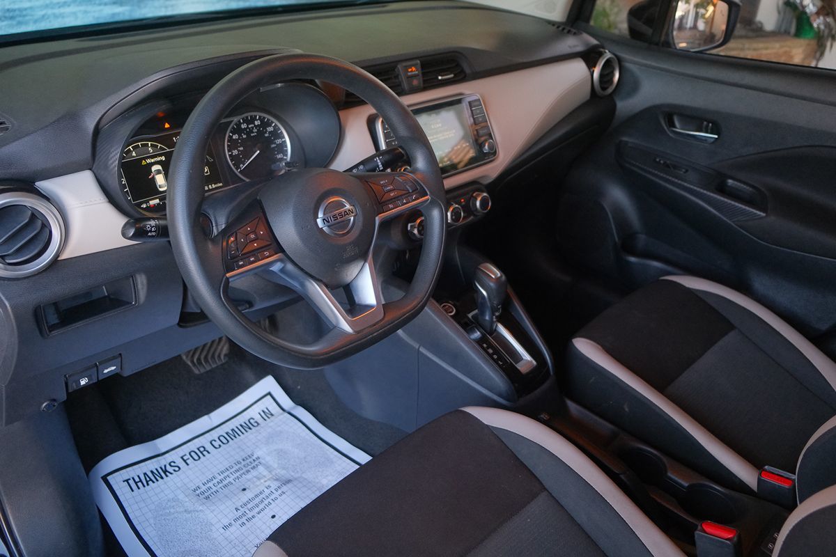 2021 Nissan Versa SV photo 14
