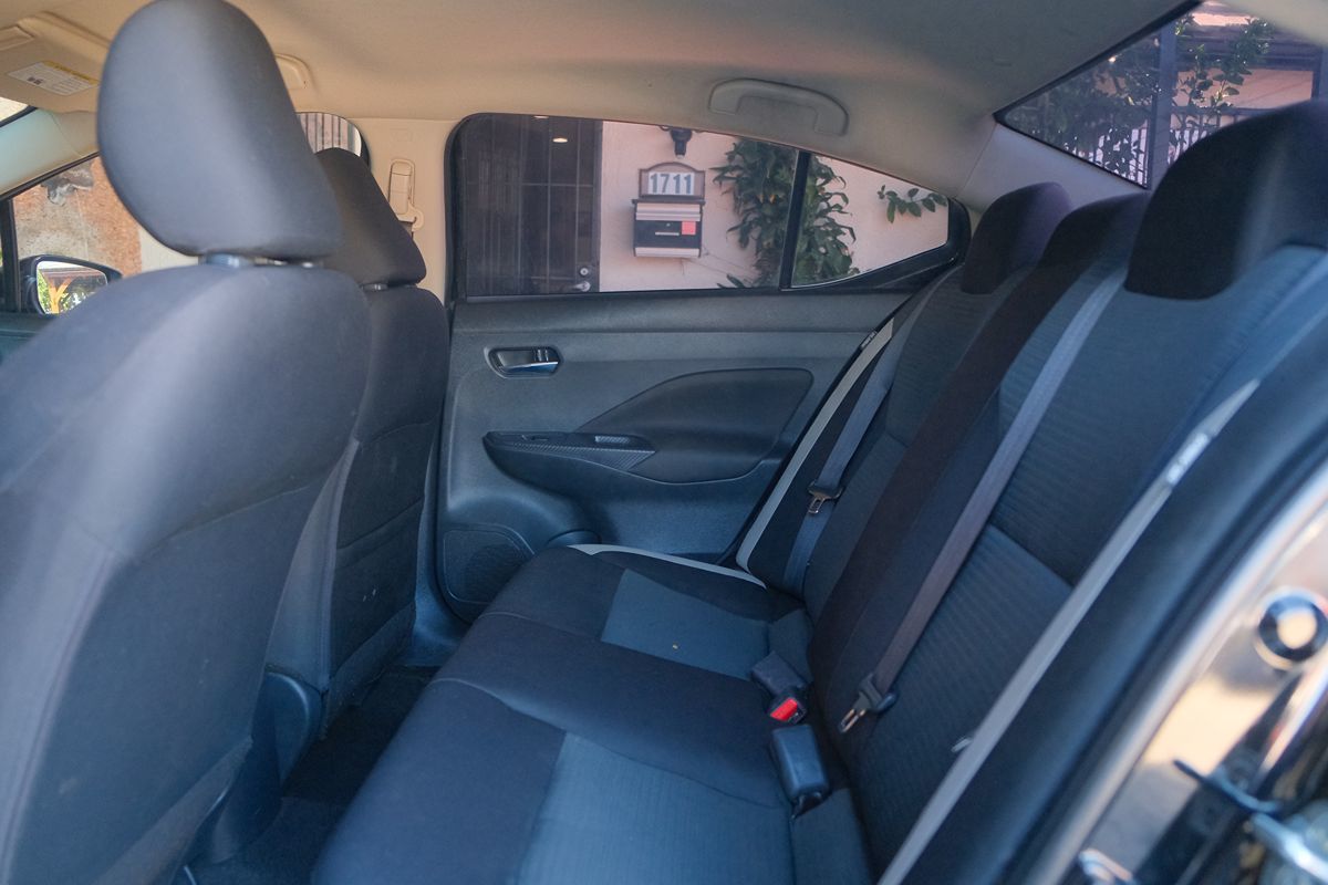 2021 Nissan Versa SV photo 30