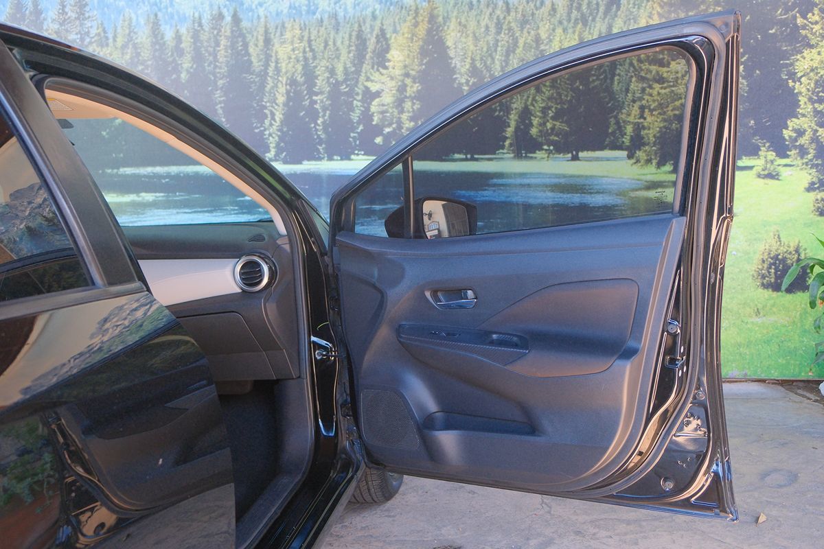 2021 Nissan Versa SV photo 27