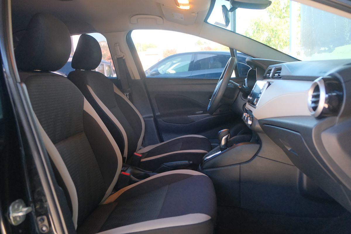 2021 Nissan Versa SV photo 26