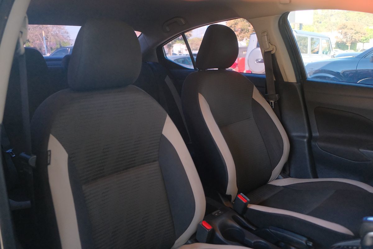 2021 Nissan Versa SV photo 25