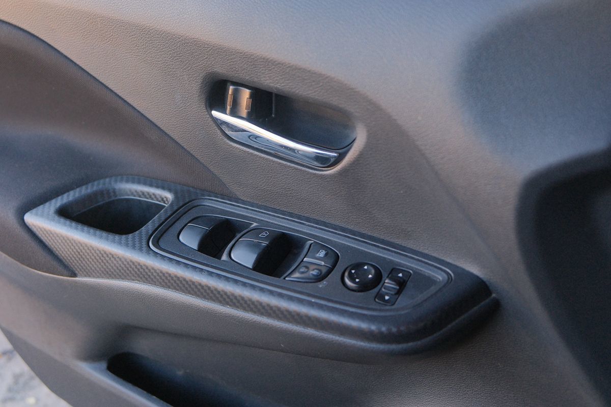 2021 Nissan Versa SV photo 12