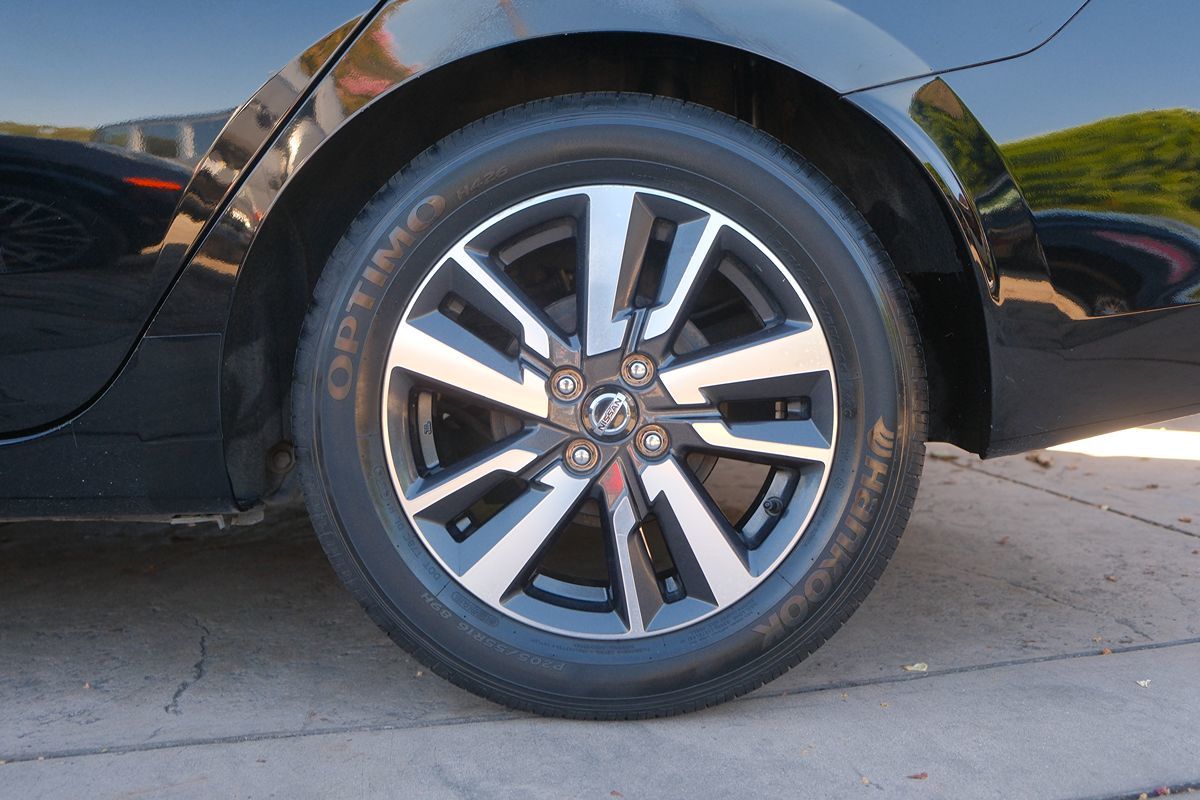 2021 Nissan Versa SV photo 35