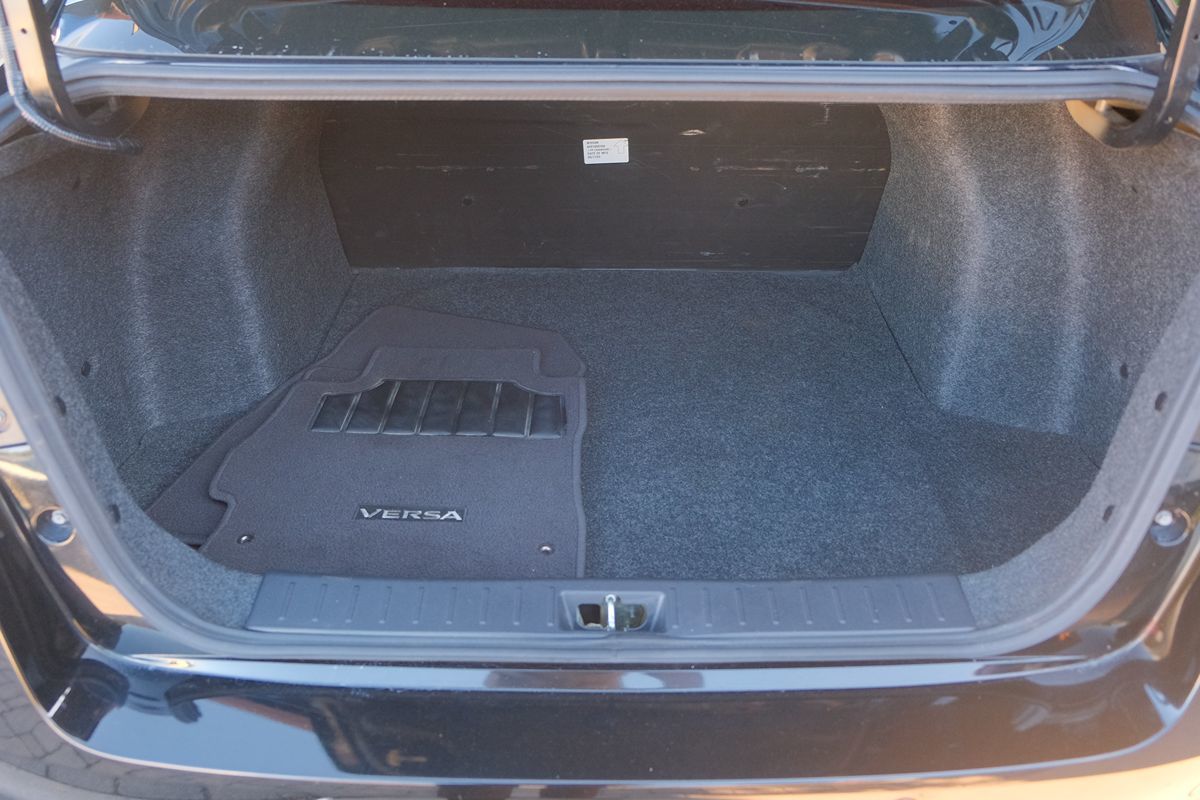 2020 Nissan Versa S photo 33