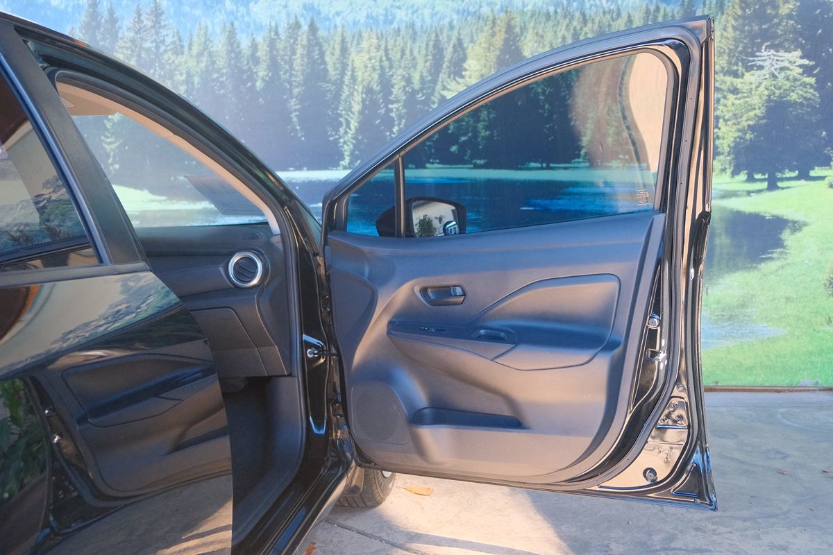 2020 Nissan Versa S photo 27