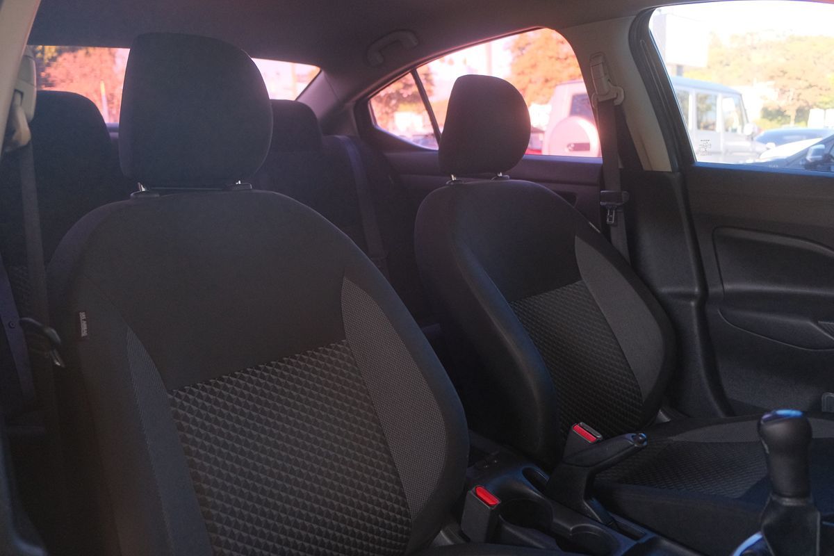 2020 Nissan Versa S photo 25
