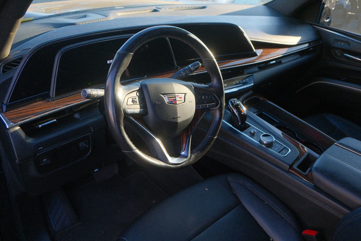 2022 Cadillac Escalade ESV Luxury photo 2