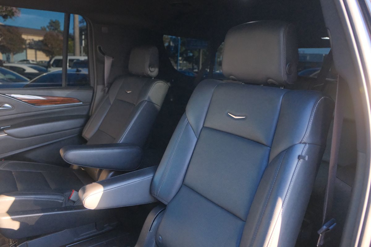 2022 Cadillac Escalade ESV Luxury photo 7