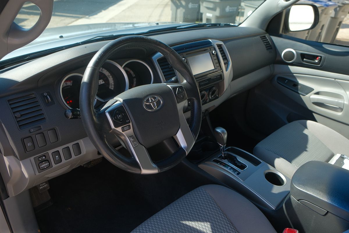 2015 Toyota Tacoma SR5 photo 14