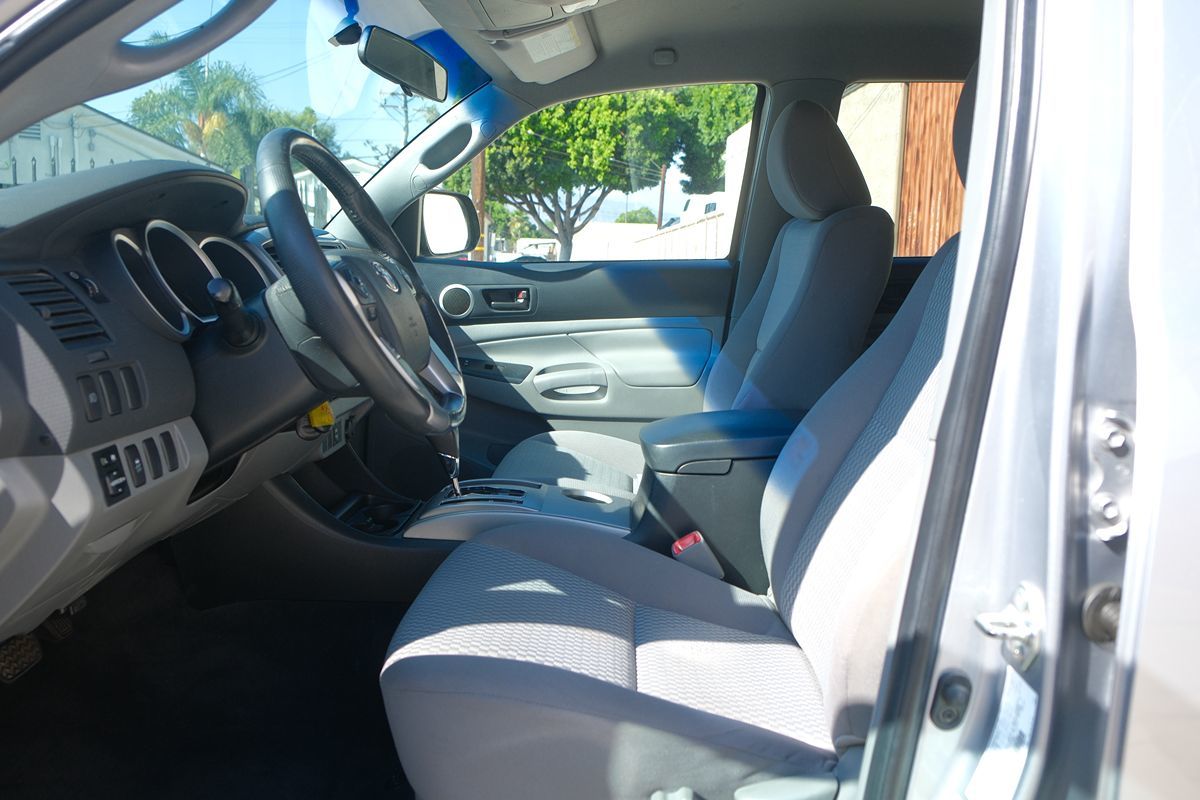 2015 Toyota Tacoma SR5 photo 12