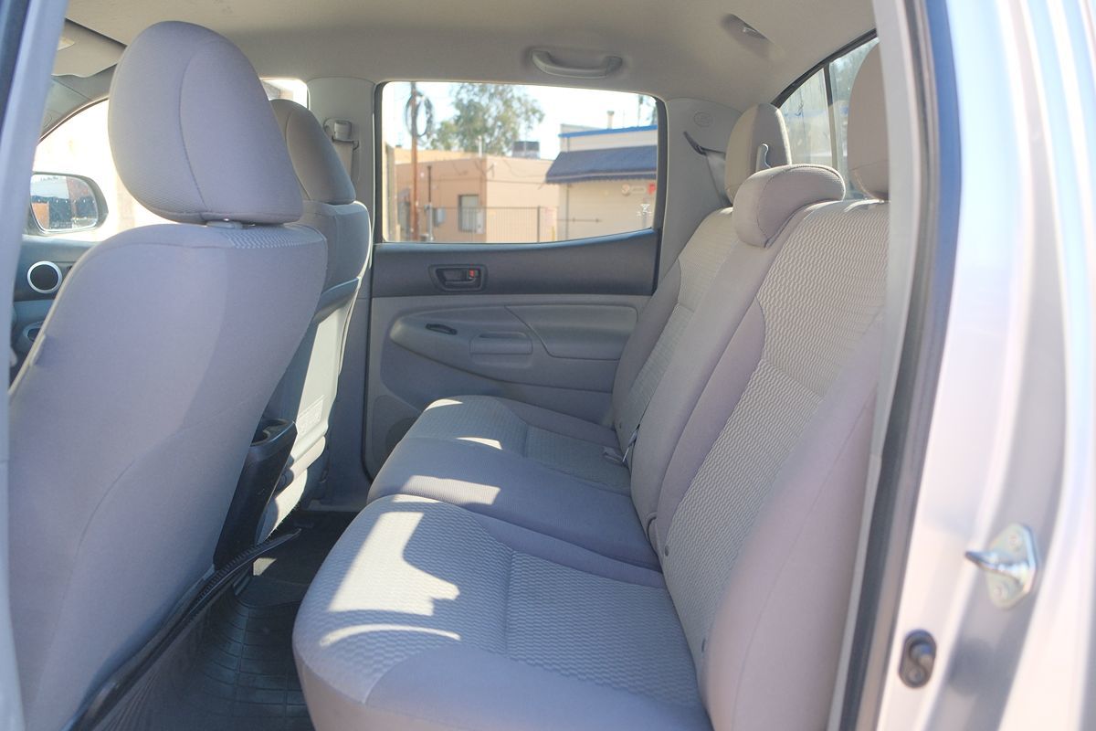 2015 Toyota Tacoma SR5 photo 31