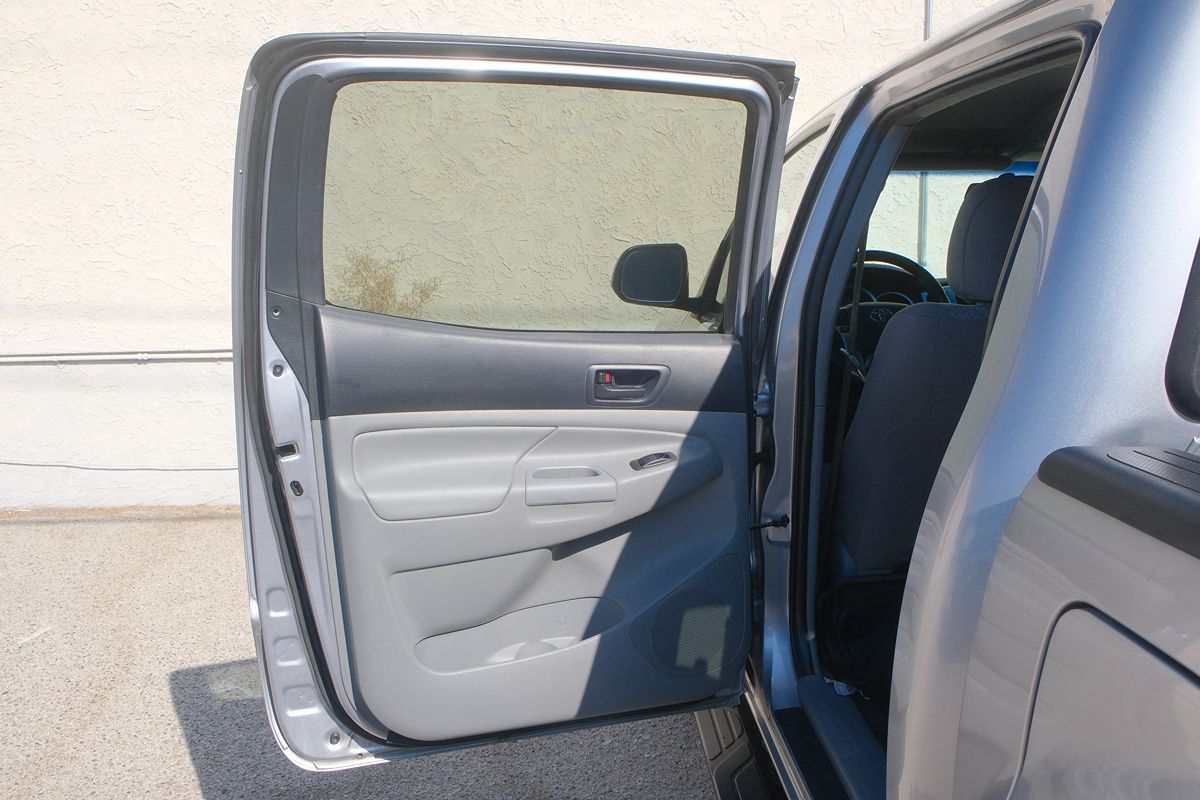 2015 Toyota Tacoma SR5 photo 32