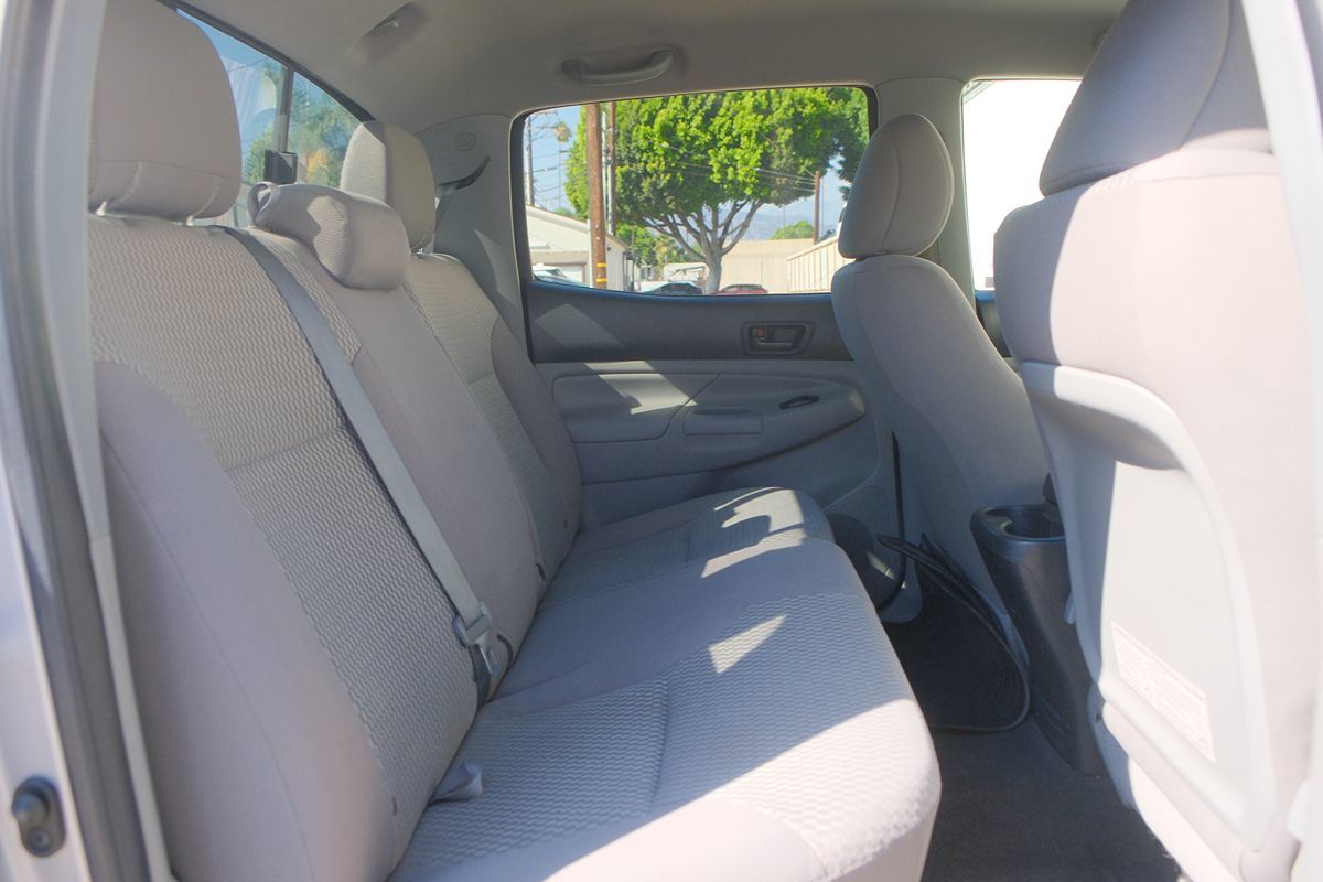 2015 Toyota Tacoma SR5 photo 30