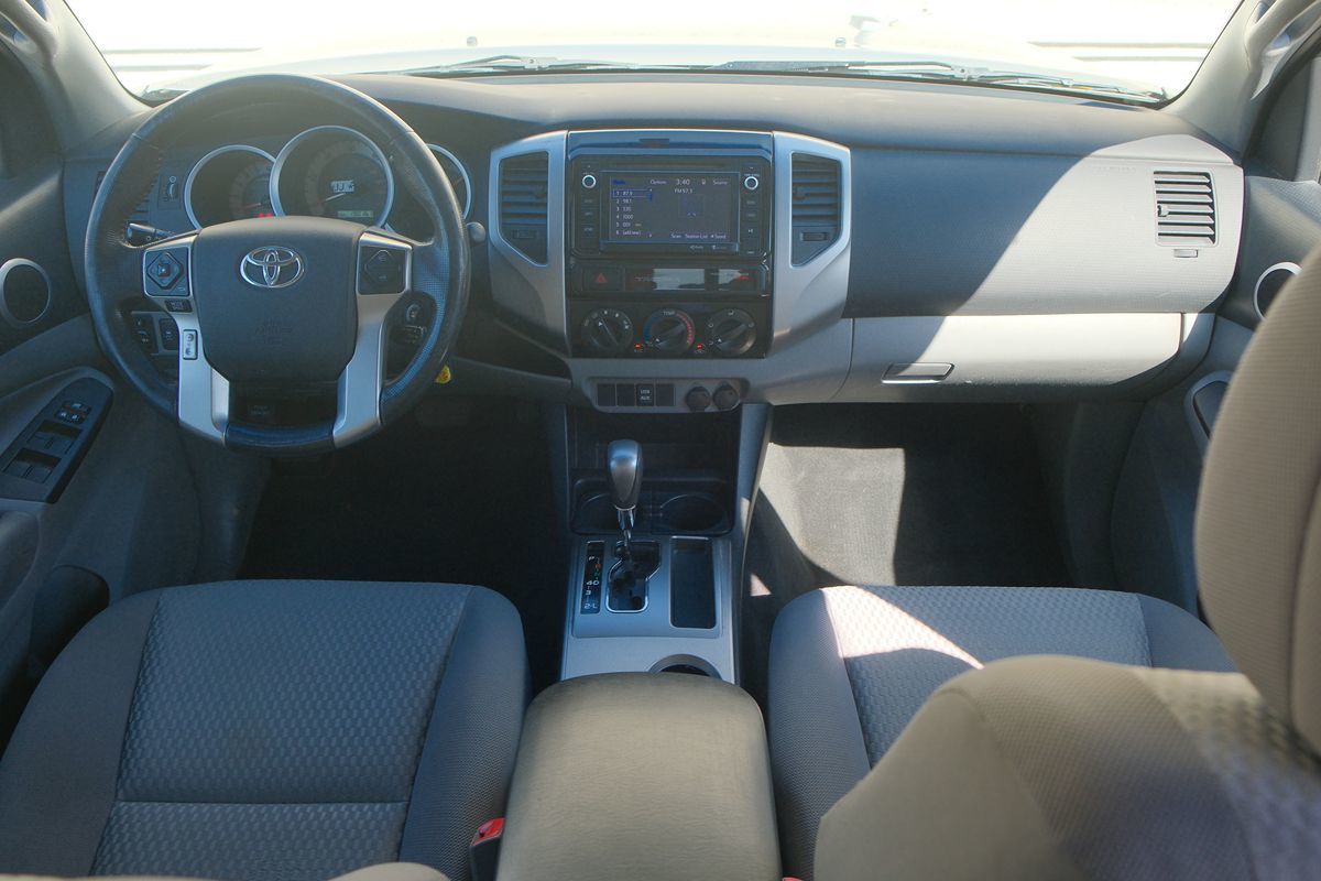 2015 Toyota Tacoma SR5 photo 19
