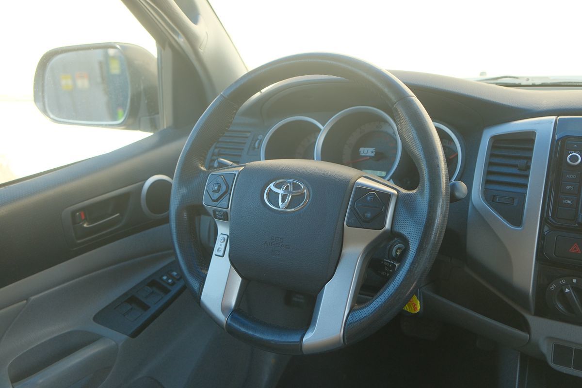 2015 Toyota Tacoma SR5 photo 41