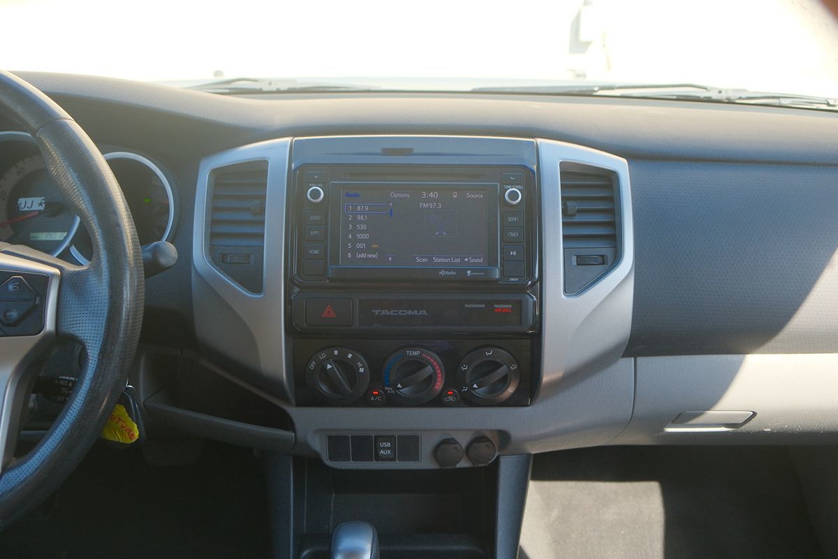 2015 Toyota Tacoma SR5 photo 20