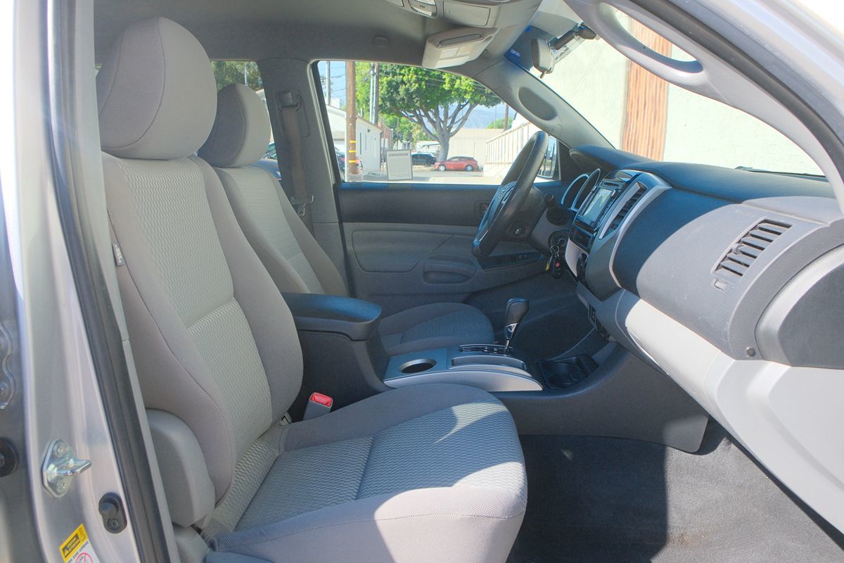 2015 Toyota Tacoma SR5 photo 27