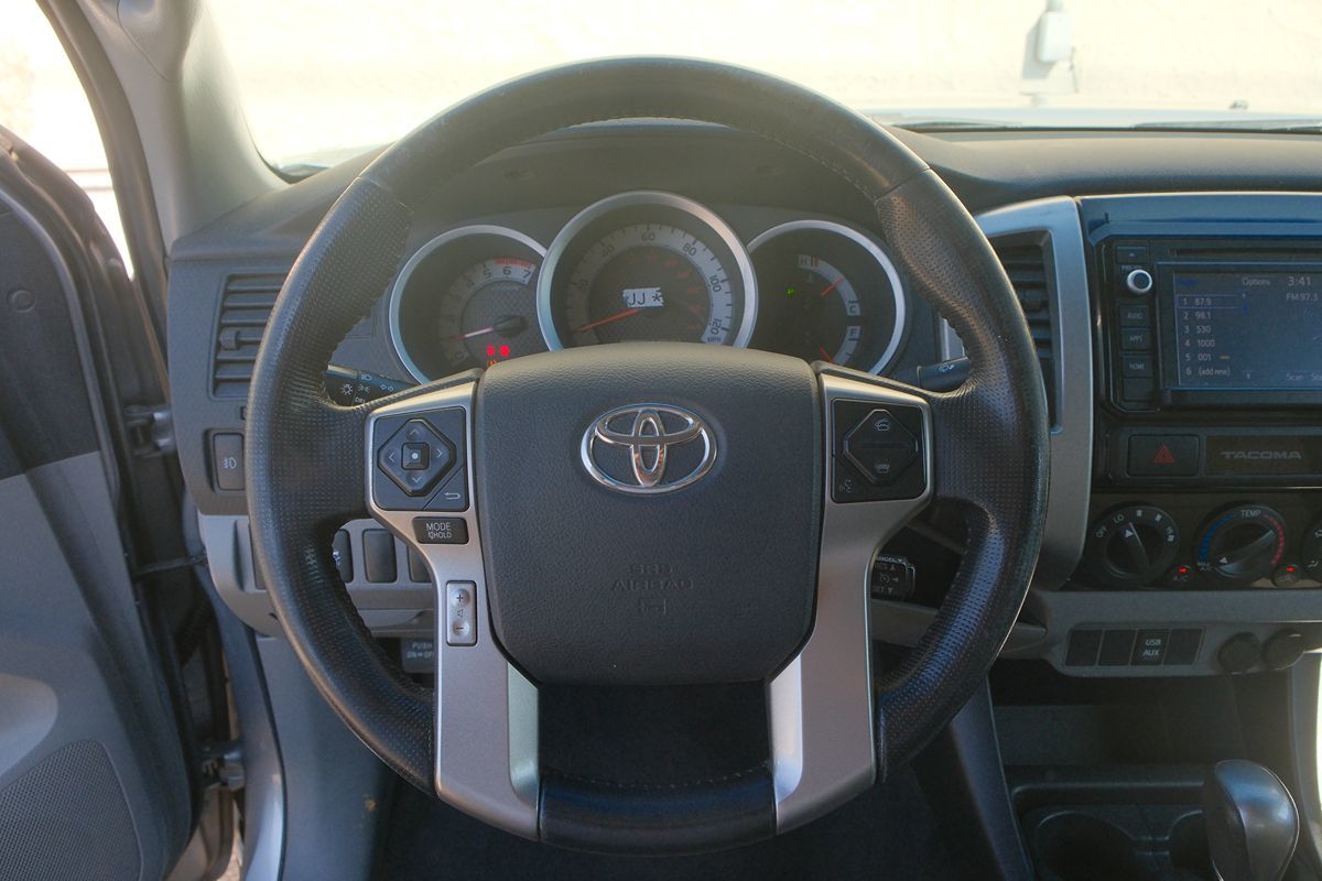 2015 Toyota Tacoma SR5 photo 16