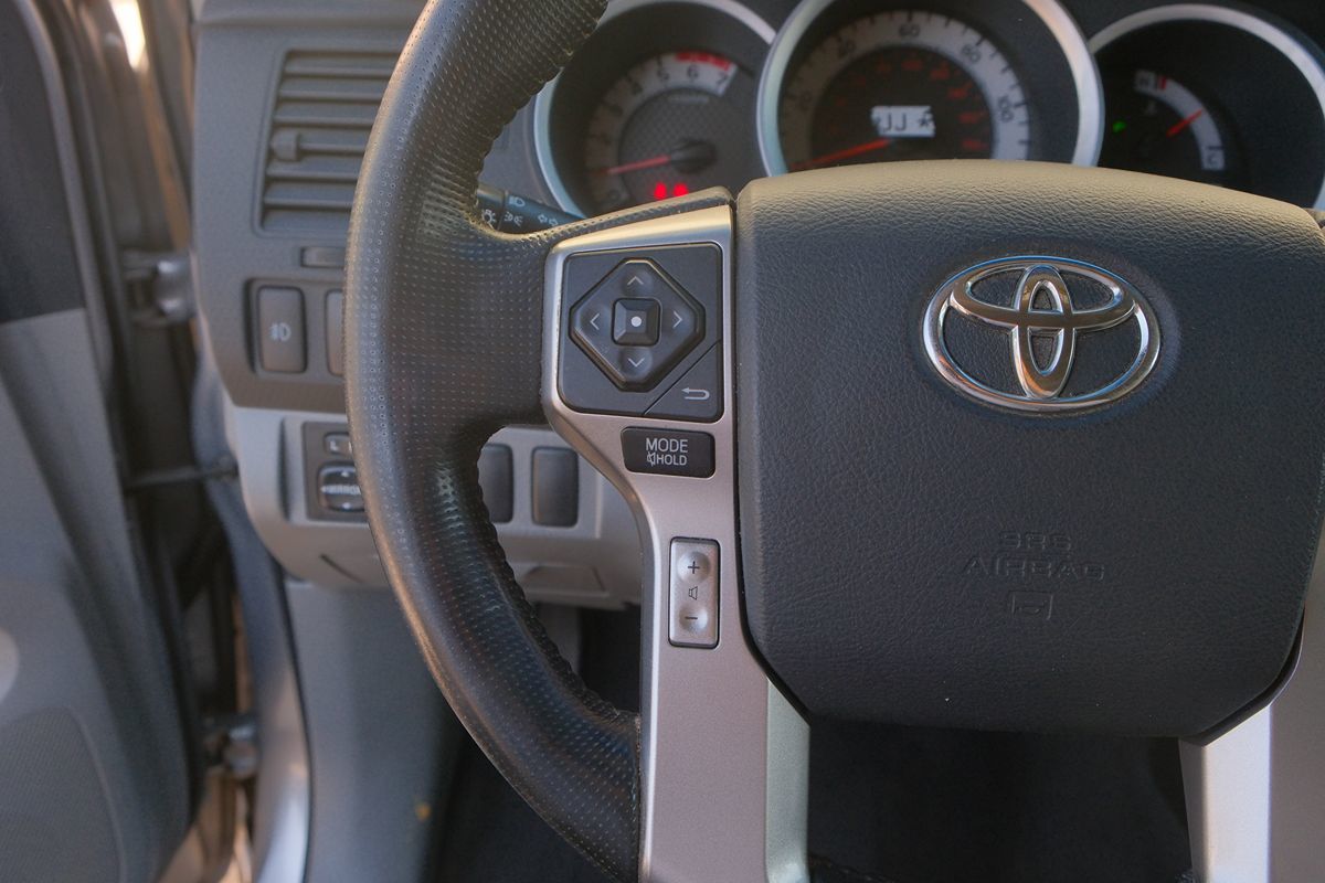 2015 Toyota Tacoma SR5 photo 17