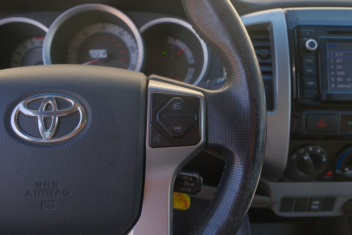 2015 Toyota Tacoma SR5 photo 18
